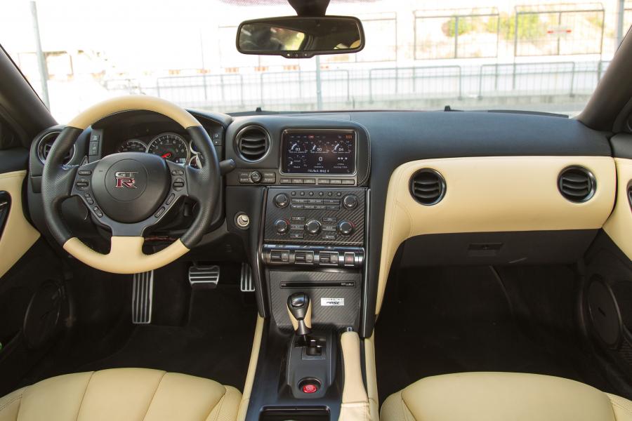  Nissan GT-R 2014 года  (фото 30 из 80)
